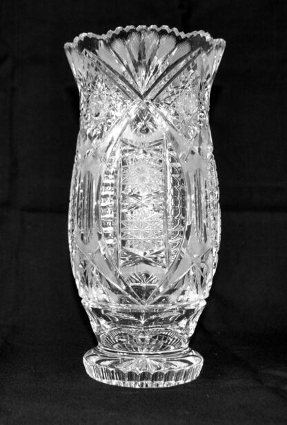 Váza z broušeného křišťálu (výška 26 cm)