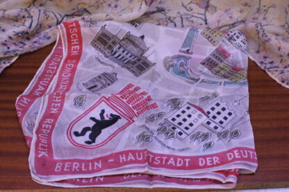 Upomínkový vintage šátek Berlín