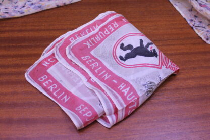 Upomínkový vintage šátek Berlín - Image 3