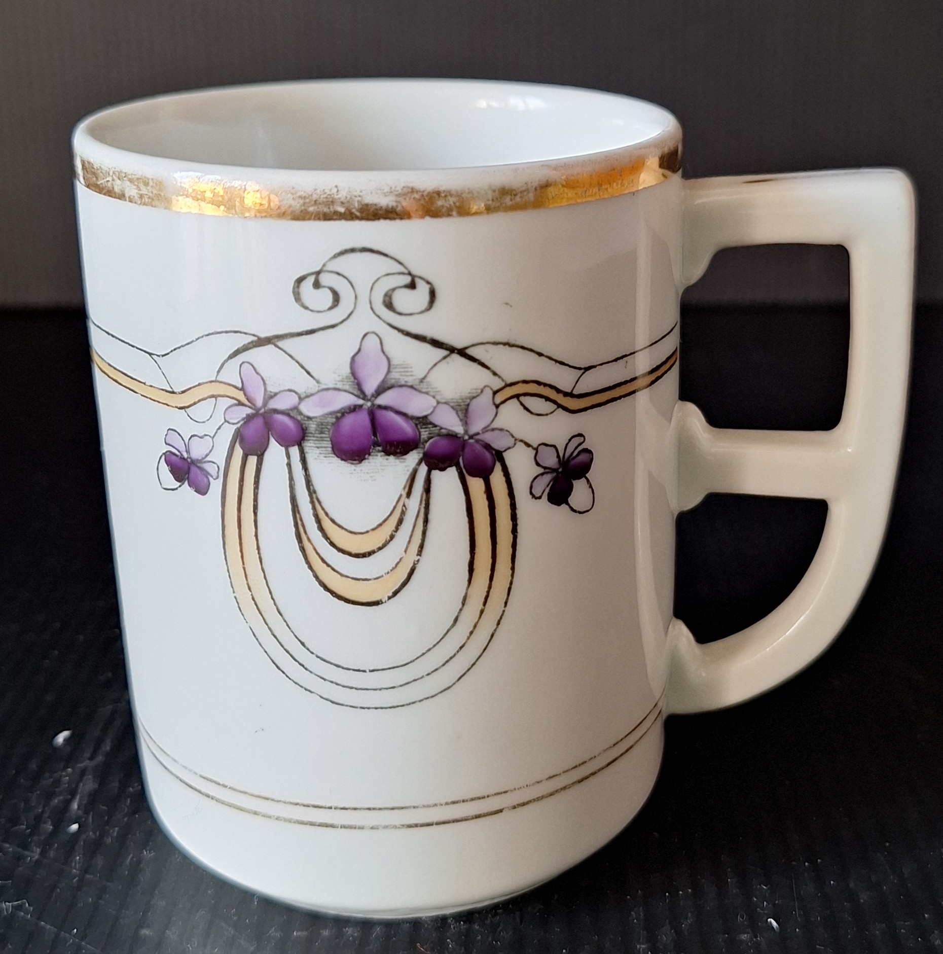 Hrnek secesní (Poškozený)