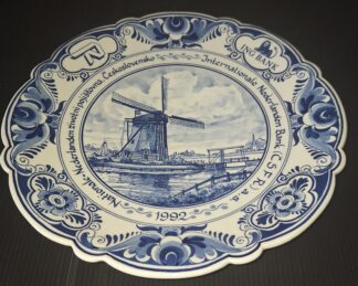 Závěsný porcelánový talíř - Nationale Nederlanden životní pojišťovna Československo 1992 (Ø 24,5 cm)