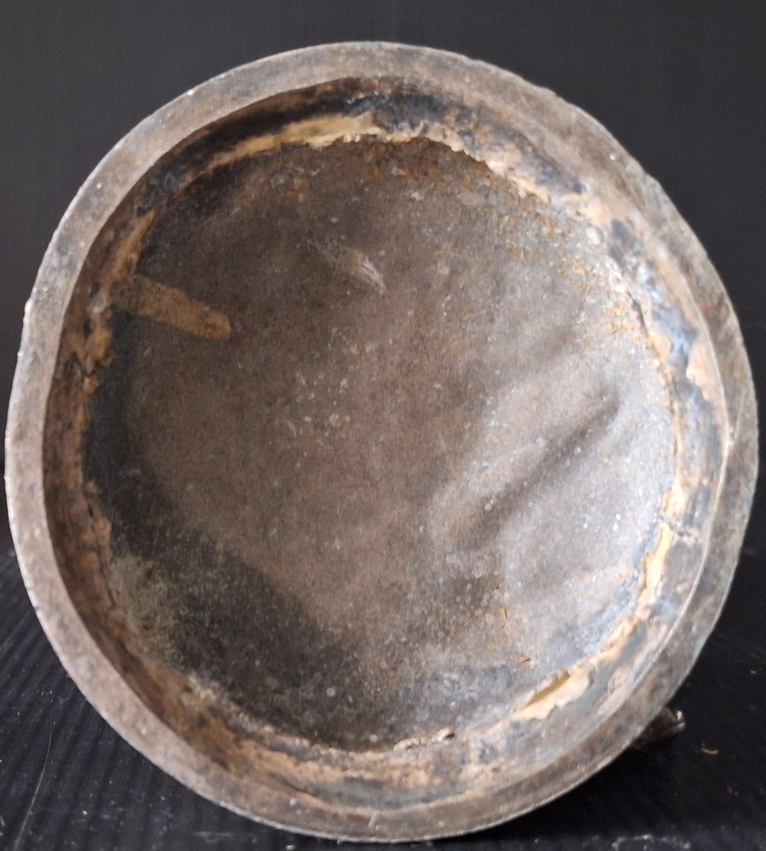 Kovová socha - Torzo ženy. (V. 32 cm Ø 9 cm) - Obrázek 2