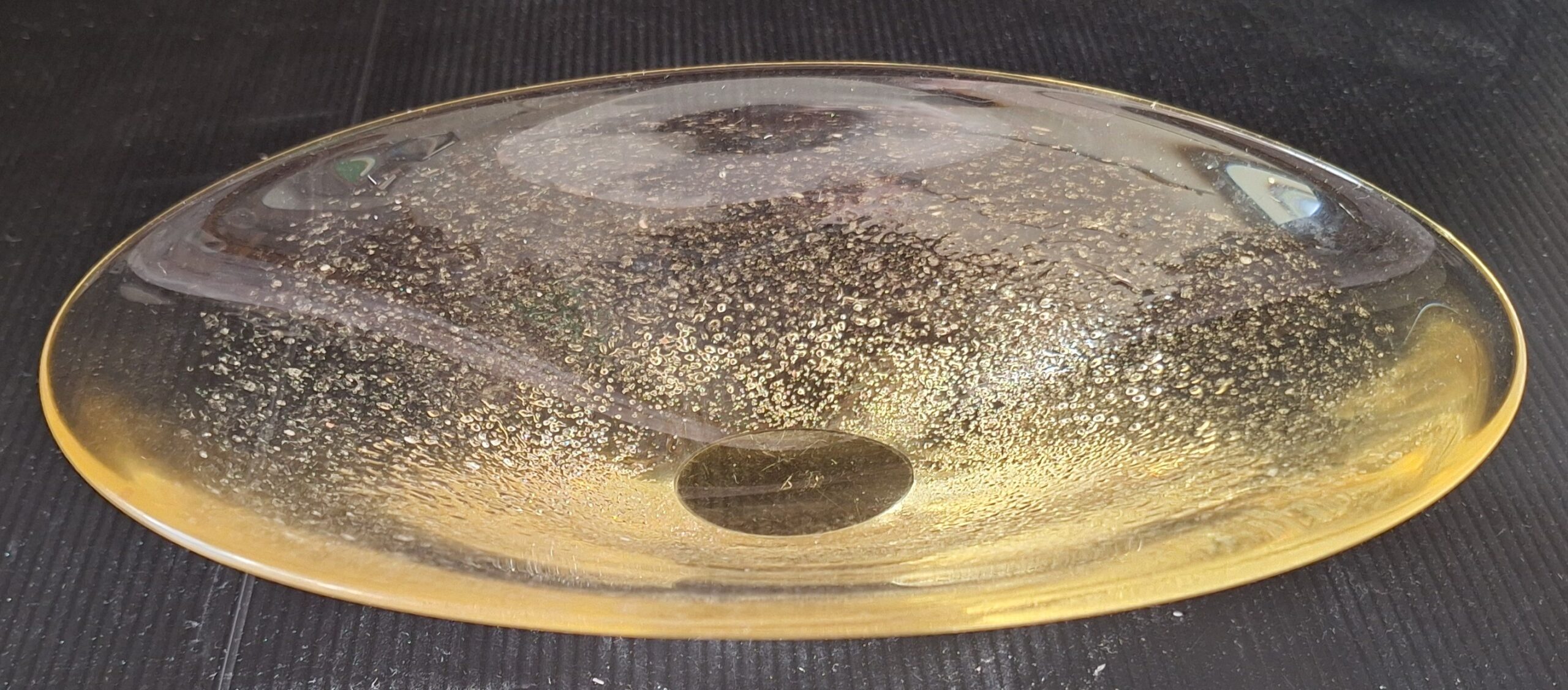 Menší citrínová mísa z hutního skla - Miroslav Klinger ŽBS (výška 6,5 cm x délka 23 cm šířka 16 cm)