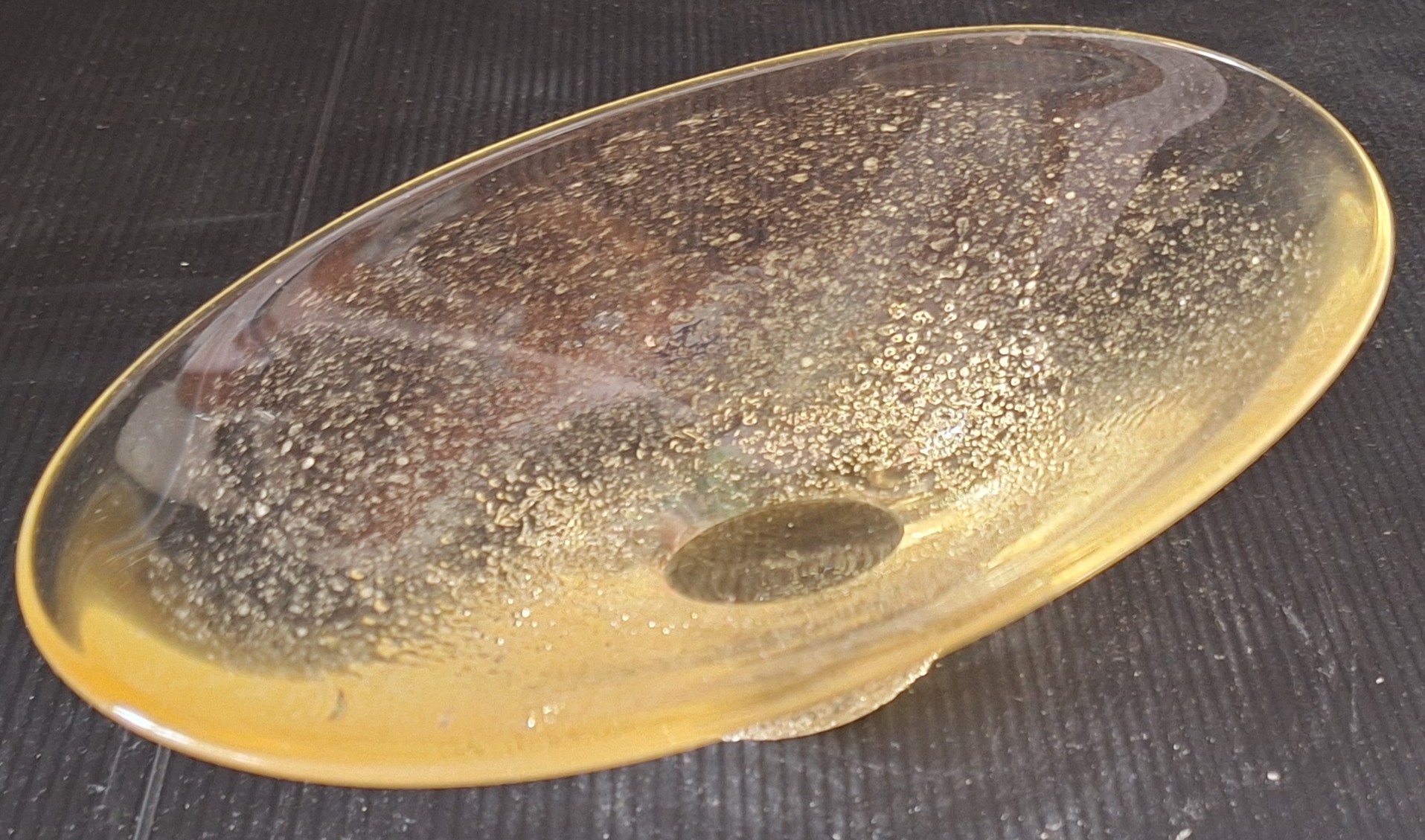 Menší citrínová mísa z hutního skla - Miroslav Klinger ŽBS (výška 6,5 cm x délka 23 cm šířka 16 cm) - Obrázek 4