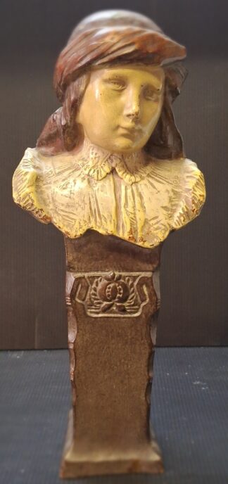 Soška / figurka / busta - Žena (V.D.K. Bechyně) (31cm x 12 cm x 9 cm)