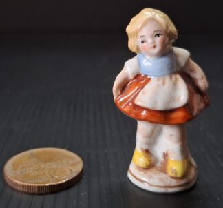 Figurka děvčátko - (V 5 cm, x d 3 cm)