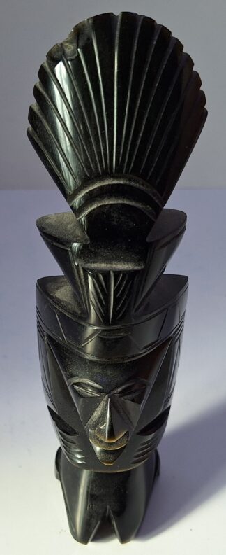 Soška / figurka z obsidiánového skla (24 cm x 7 cm) (Poškozena)