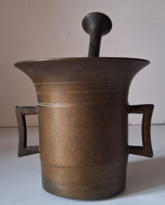 Starý litinový hmoždíř (výška 14 cm, Ø 15 cm, Palička 23,5 cm)