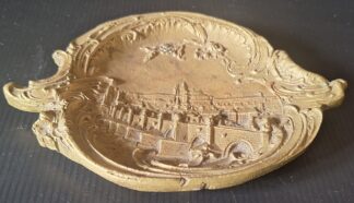 Kovový popelník s motivem Prahy (18x13 cm)