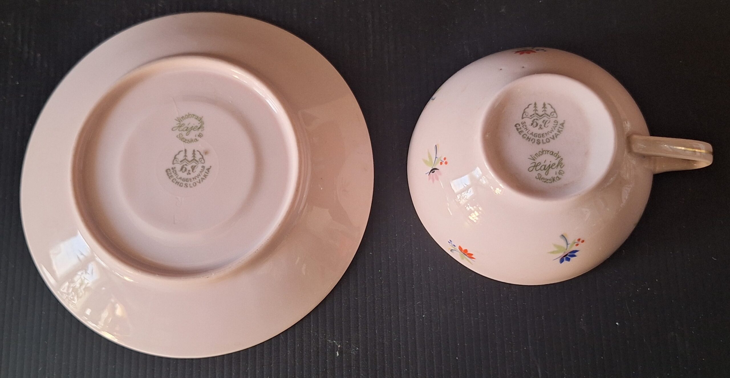 Šálek s podšálkem Růžový porcelán Horní Slavkov - Hájek Vinohrady - (výška 6cm, Ø podšálku 15cm, Ø šálku 9,5cm) - Obrázek 2
