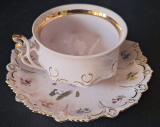 Šálek s podšálkem Růžový porcelán Horní Slavkov -(výška 6cm, Ø podšálku 15cm, Ø šálku 8,5cm)