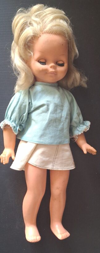 Stará plastová panenka (40 cm x 21 cm x 8 cm)