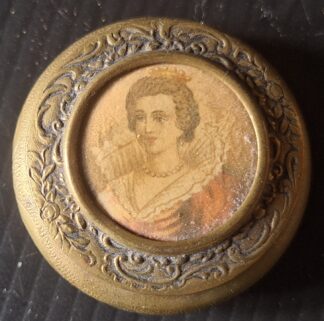 Starožitná mosazná krabička s portrétem ženy (Ø 4,5 cm)