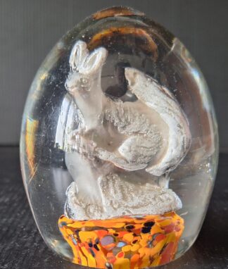 Skleněné těžítko s veverkou (Výška 9 cm, Ø 8 cm)