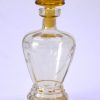 Karafa ze žlutého skla / s jemnou rytinou květin ve stylu art deco
